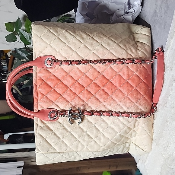 Additional photos CHANEL Leather Ombre GST Tote - Picture 8 of 16